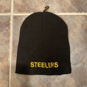 A men’s Steelers beanie